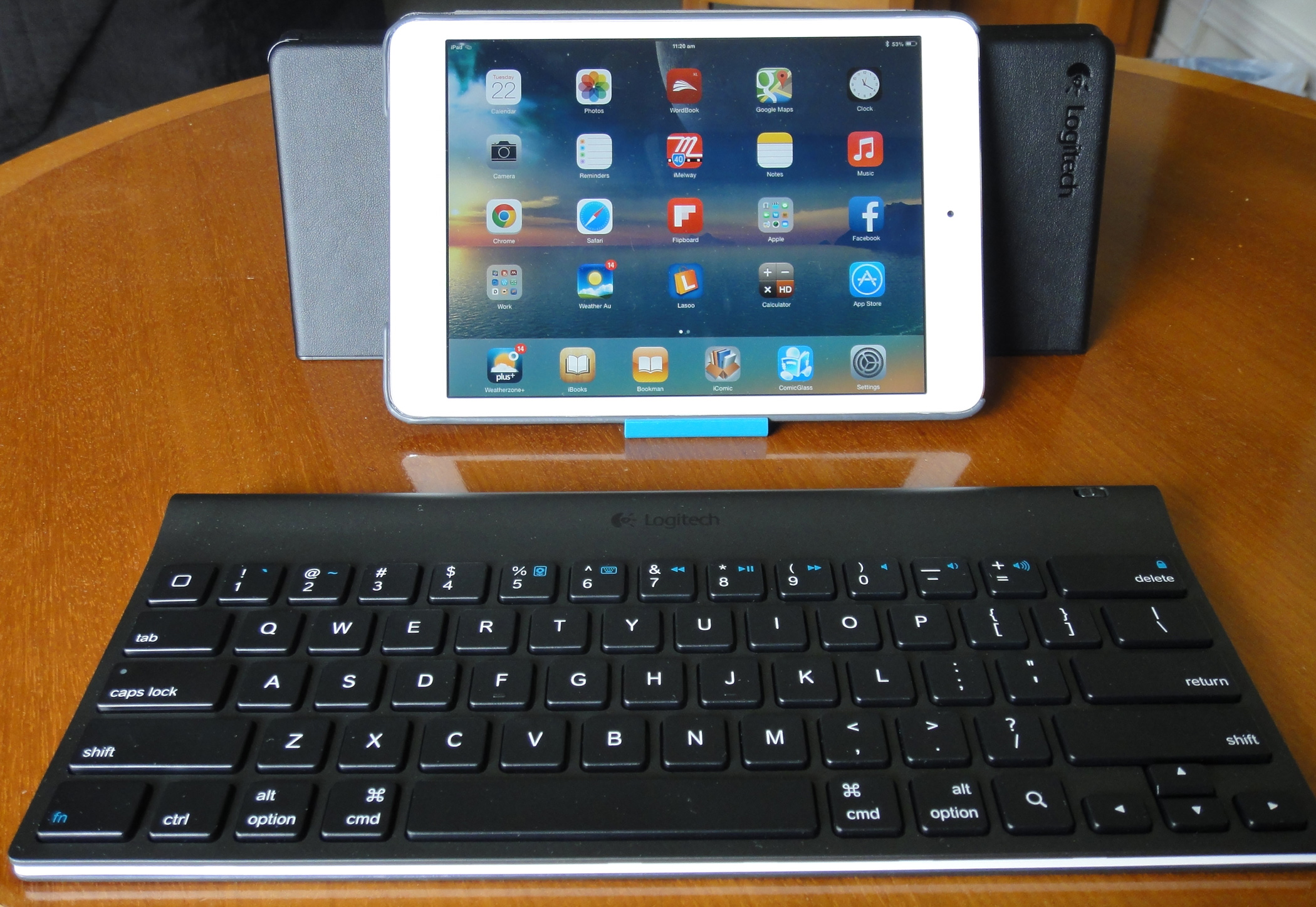 Клавиатура планшета 8. Клавиатура Logitech k580 IPAD. Keyboard Logitech Tablet Bluetooth for IPAD. Логитек клавиатура для планшета IPAD. IPAD Pro 2021 клавиатура Logitech ы.