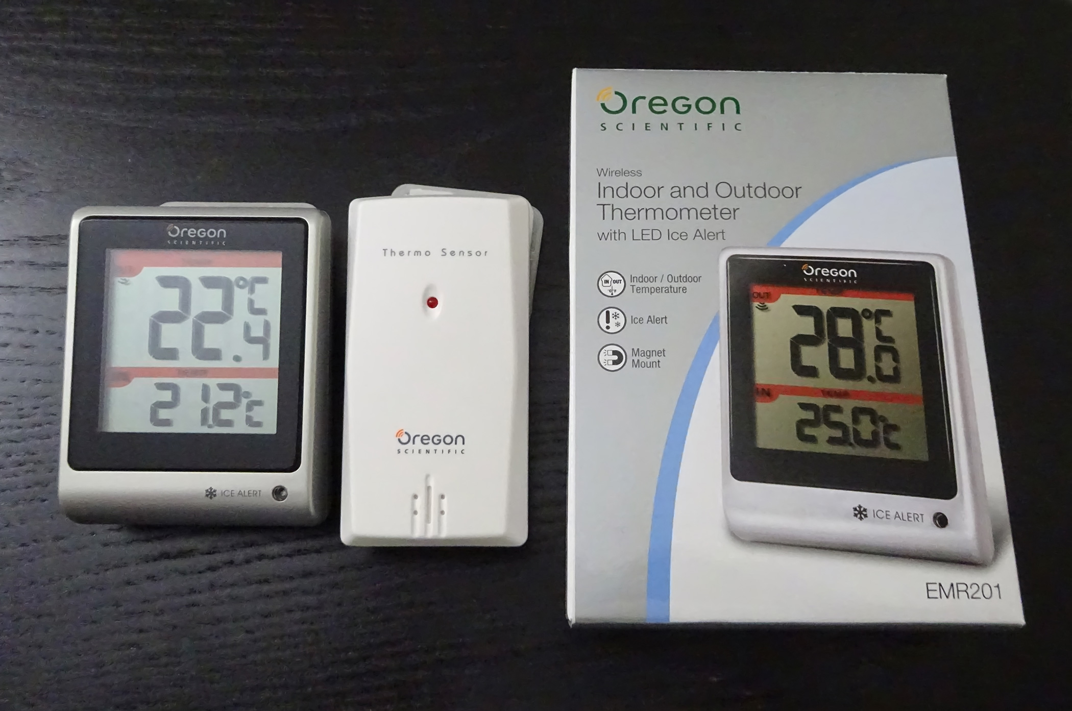 Oregon Scientific Wired Indoor Outdoor Thermometer With Alarm